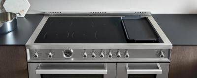 48" Bertazzoni Induction Range with 6 Heating Zones and Cast Iron Griddle - PRO486IGFEPCAT